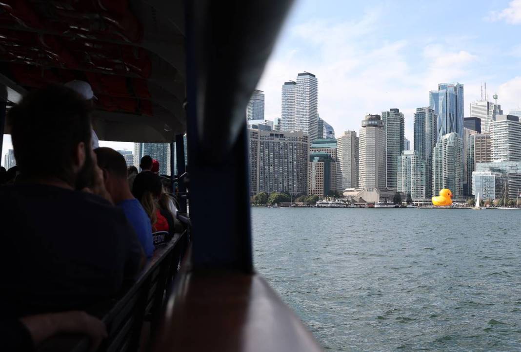 Kente gelen turistler, onu görünce gözlerine inanamadı! Parmakla gösterip endişeyle baktılar 20